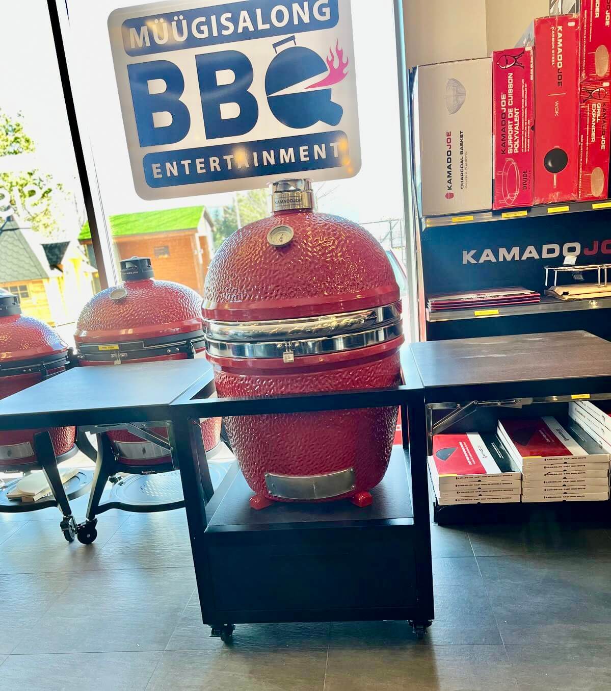 Kamado PRO JOE koos alumiiniumist pulbervärvitud kokkupandava töölauaga (sahtliga), laud matt must / ahi punane + roostevaba