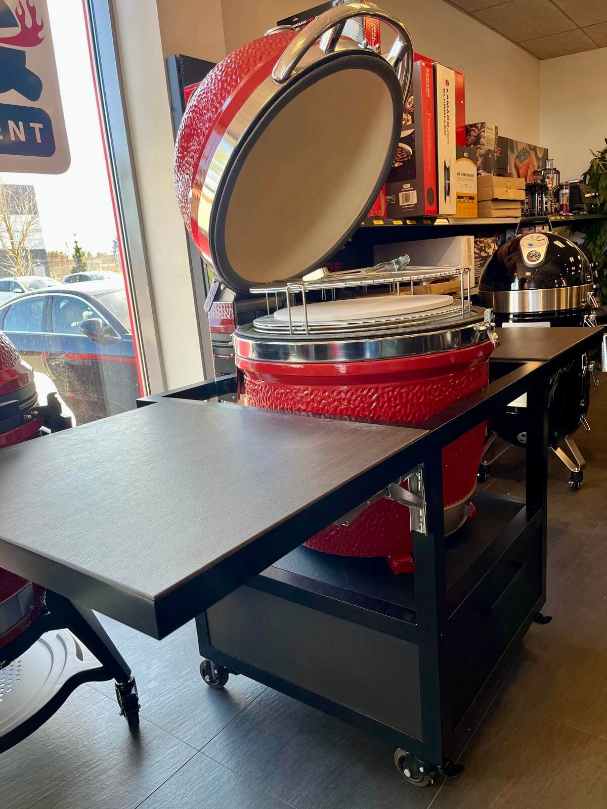 Kamado PRO JOE koos alumiiniumist pulbervärvitud kokkupandava töölauaga (sahtliga), laud matt must / ahi punane + roostevaba - Image 9